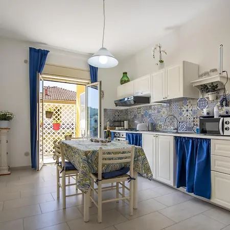 Etna Sicilian House لينغواغلوسا