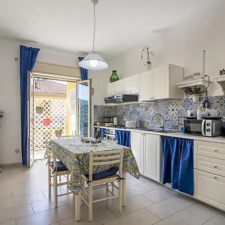 Etna Sicilian House شقة